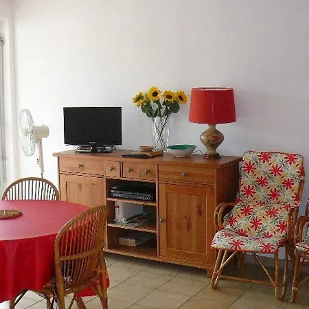 Studio Le Lavandou, 1 Piece, 4 Personnes - Fr-1-251-472 Appartement *
