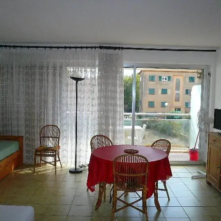 Appartement Studio Le Lavandou, 1 Piece, 4 Personnes - Fr-1-251-472 Le Lavandou